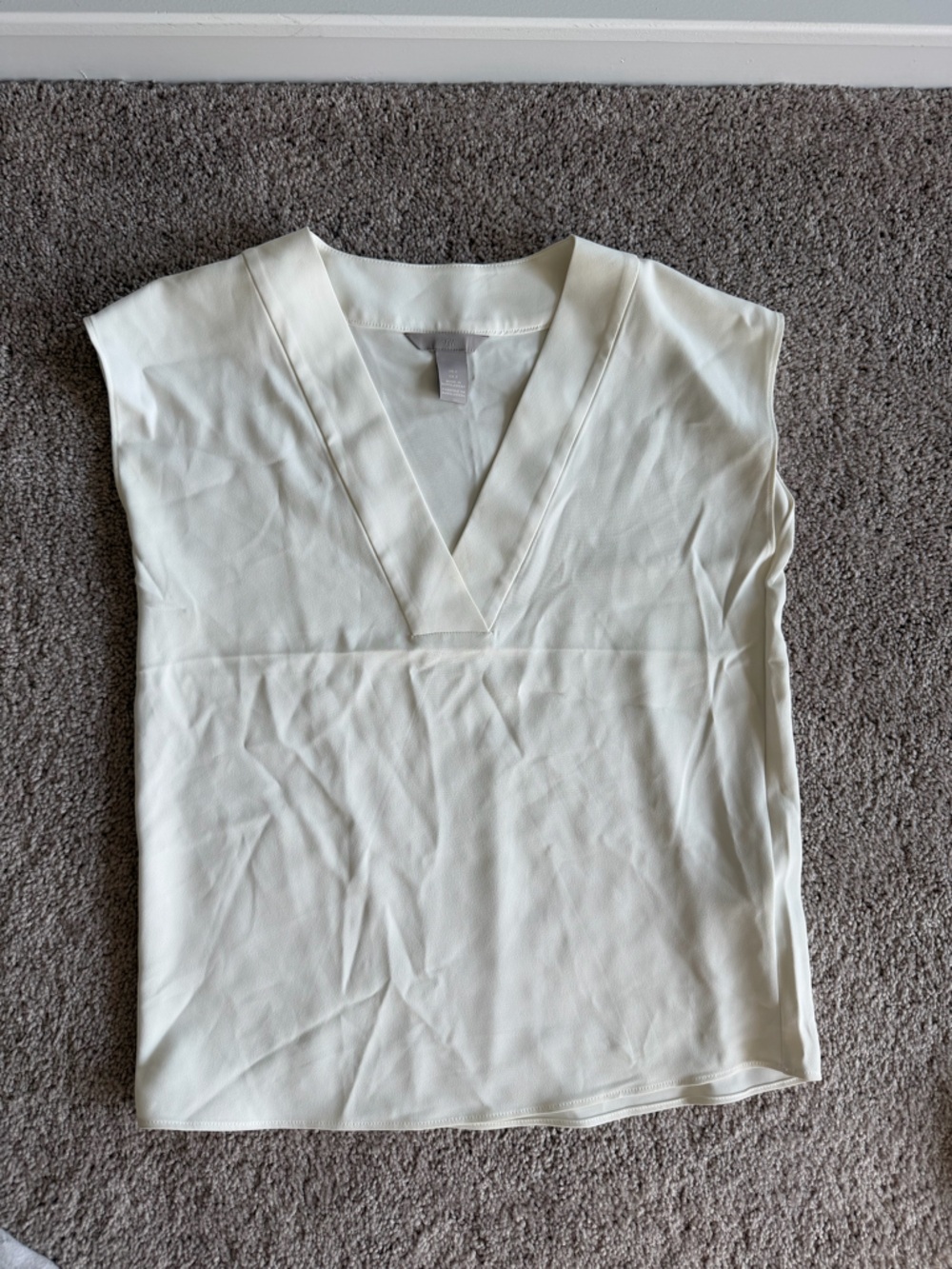 H&M Cream V-Neck Sleeveless Blouse